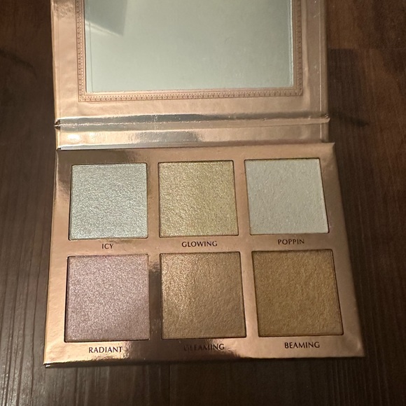 Ace Beaute Glow Highlight Palette - Picture 2 of 2